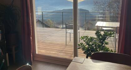 Villa familiale avec vue panoramique et jardin sur les hauteurs de Chambéry