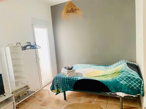 WiFi, bed sheets - Apartment Tequila, city center studio with AC (Almuñécar)