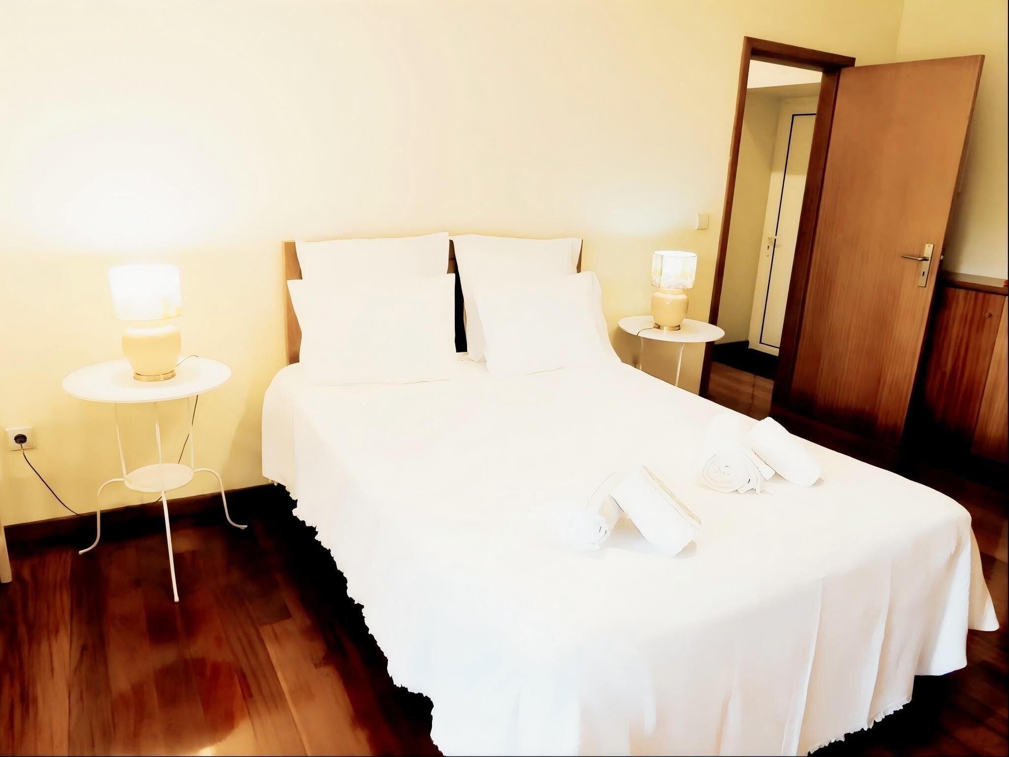 2 chambres, fer et planche à repasser, Wi-Fi gratuit, draps fournis