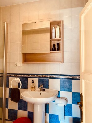 Shower, towels - Apartamento Mezcal ! (Almuñécar)