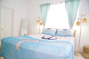 Iron/ironing board, Internet, bed sheets - Miami Beach Stay 3 min to Ocean (Miami Beach)