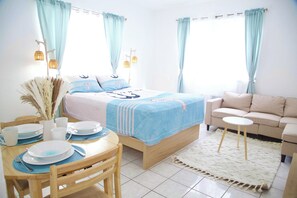 Iron/ironing board, Internet, bed sheets - Miami Beach Stay 3 min to Ocean (Miami Beach)
