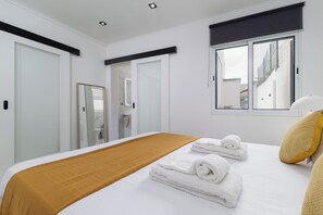 Desk, iron/ironing board, travel crib, free WiFi - Villa Aurora (Ponta Delgada)