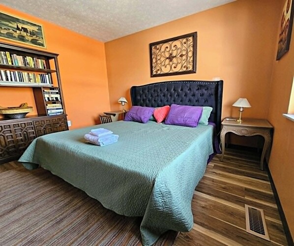 2 bedrooms, iron/ironing board, WiFi, bed sheets