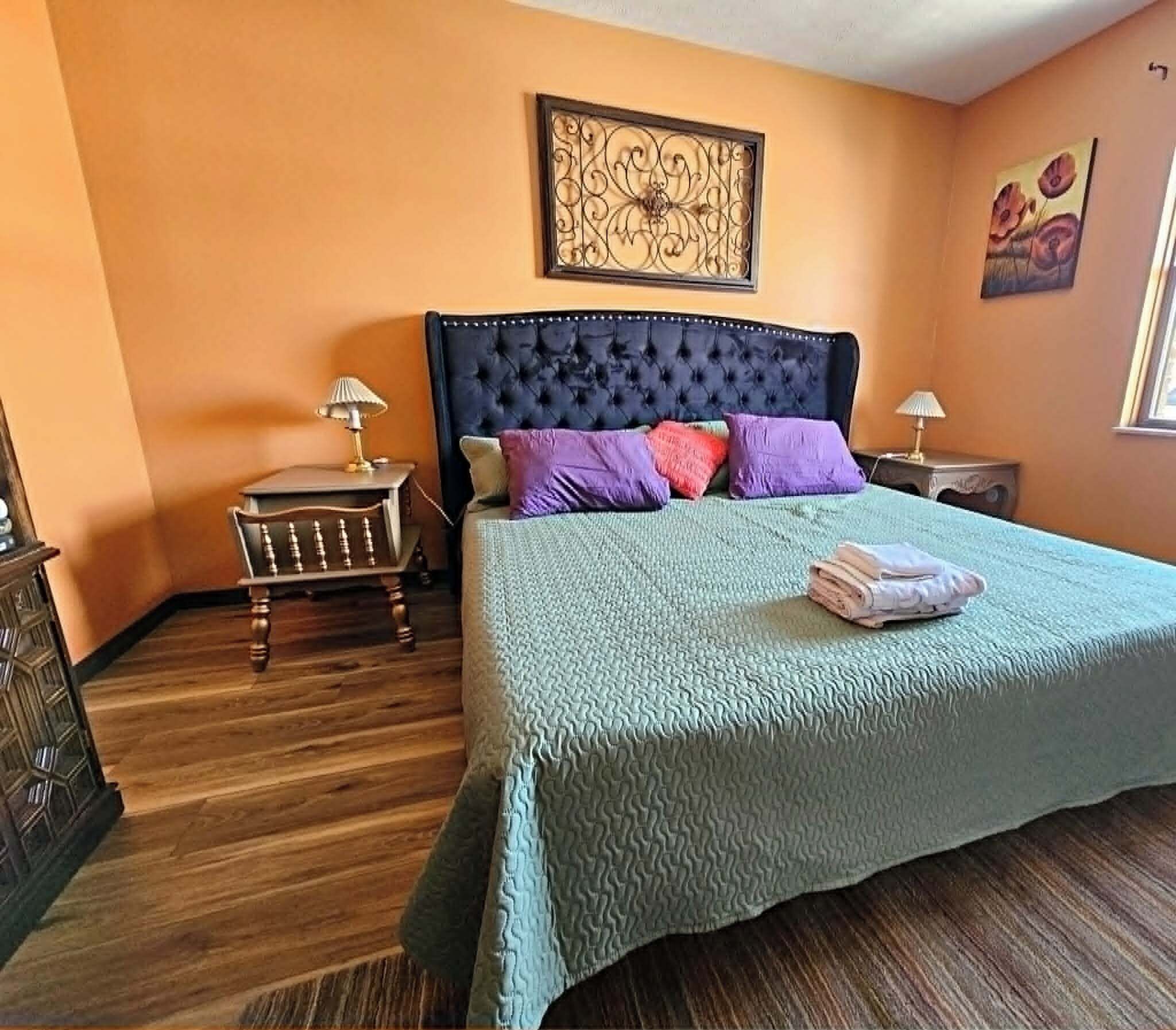 2 habitaciones, tabla de planchar con plancha, wifi y ropa de cama 