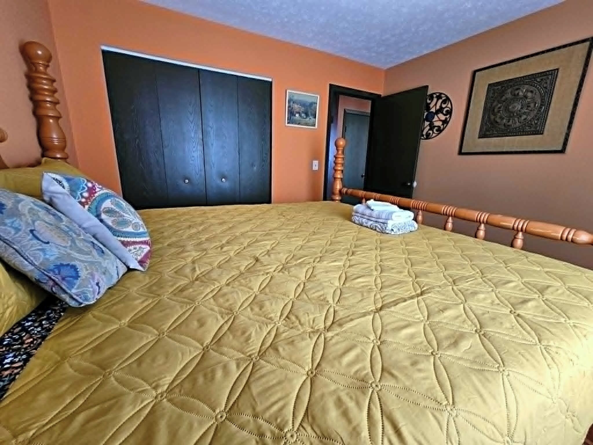 2 slaapkamers, een strijkplank/strijkijzer, wifi, beddengoed