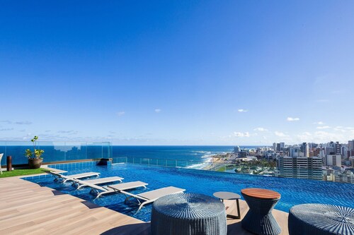 Lit 760 - Close to the Beach and the Convention Center Housi by Carpediem