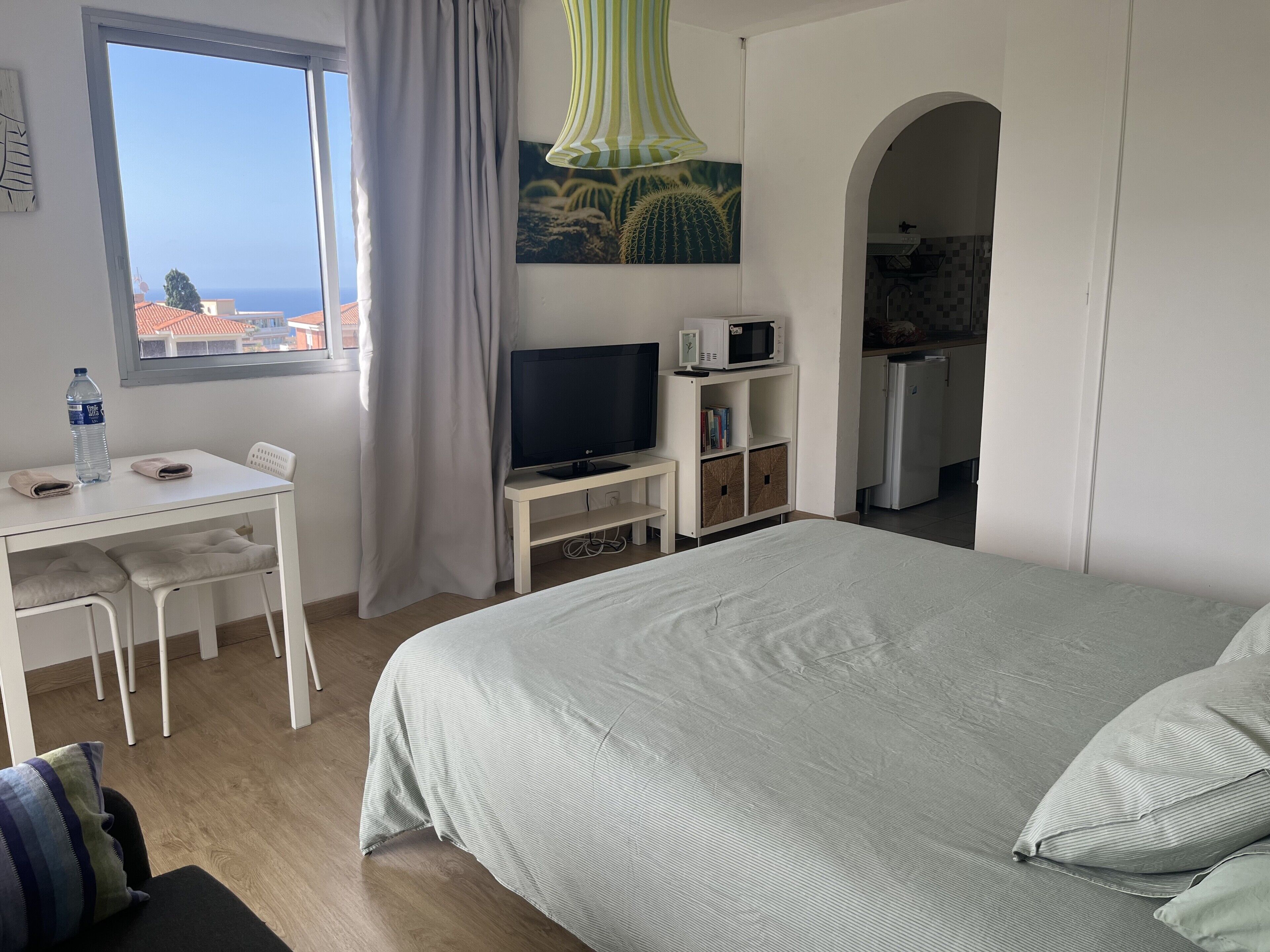 Ferros/tábuas de passar roupa, Wi-Fi, roupa de cama