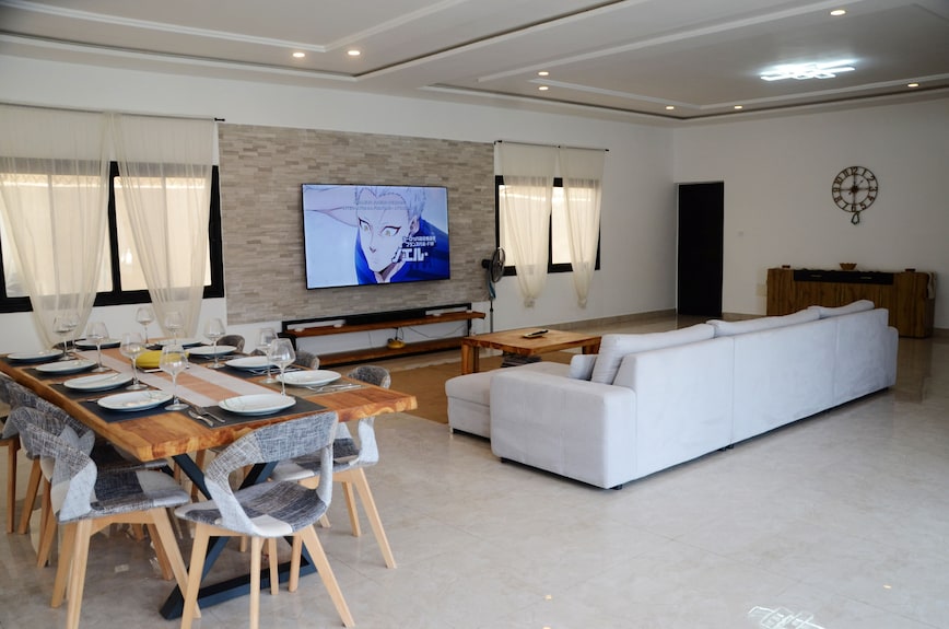 A Very Comfortable Villa With A Fully Equipped Pool Right On The Beach. - Lomé