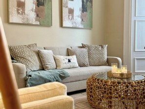 Living area - South Shields Coastal House Near Beaches- South (South Shields)