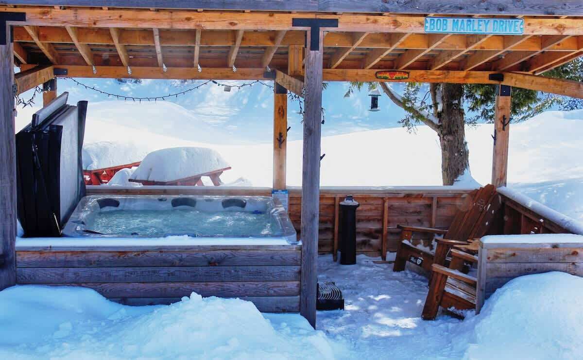 Outdoor spa tub