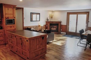 Interior - Chalet Domaine des Cascades - Spa and Private Lake (Wentworth-Nord)