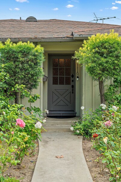 Sherman Oaks 4BR Pool Home | Yard & Grill | C&C