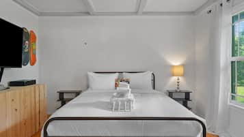 4 bedrooms, iron/ironing board, WiFi, bed sheets