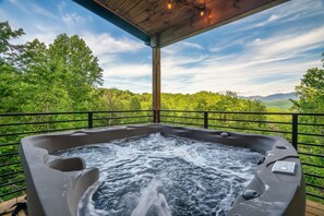 Outdoor spa tub - Modern Mt LeConte Cabin • Hot Tub + Spa Tub (Gatlinburg)