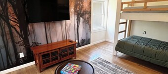 Waterfront Lakehouse w/Hot Tub in Clinton, CT. Pet-Friendly!