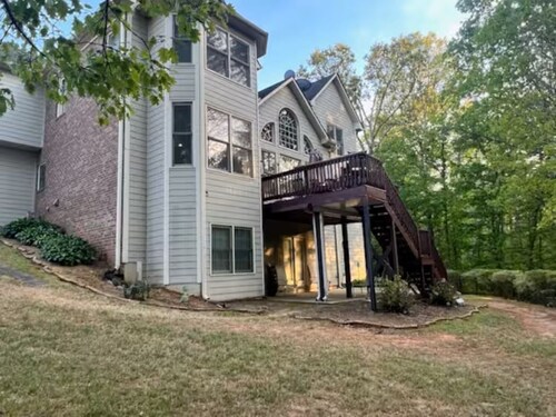 Luxury Creek Views Retreat Sleeps 10 Near Atlanta