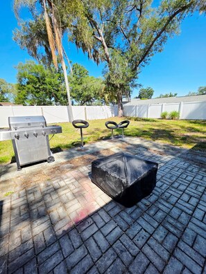 Terrace/patio - Spacious 3-bedroom house in serene Tampa near Tampa Airport!! (Tampa)