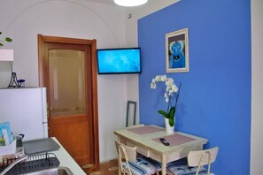 Phòng Suite phong cách cổ điển, ban công, quang cảnh thành phố | Khu ăn uống
