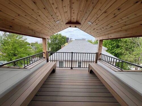 Victoria’s Chamber Fourplex | Rooftop deck and Zoo