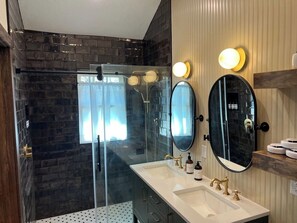 Hair dryer - The Regent Parlour Fourplex on 10th | zoo (Omaha)