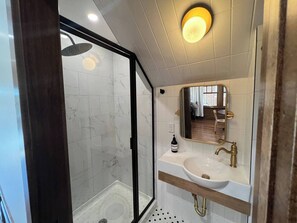 Hair dryer - The Regent Parlour Fourplex on 10th | zoo (Omaha)