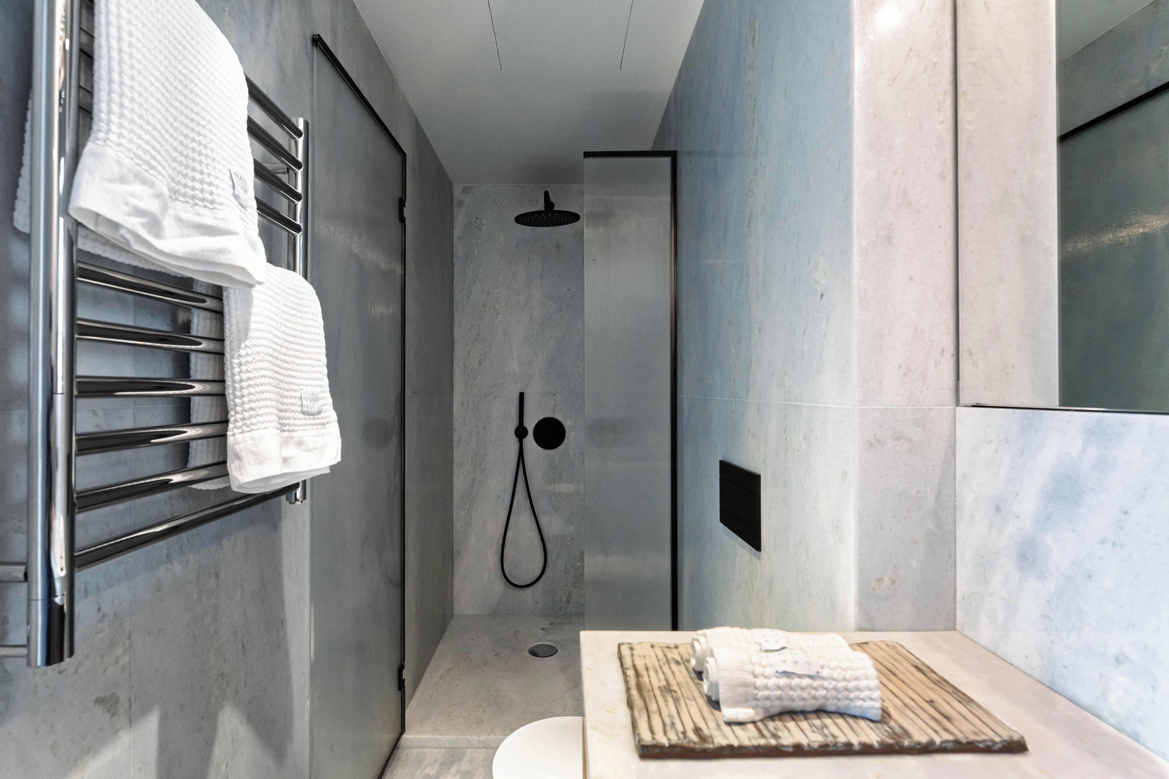 Design Apartment, 2 Bedrooms | Bathroom | Hair dryer, towels, soap, shampoo
