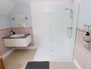 Shower - Newgale Cottage (Haverfordwest)