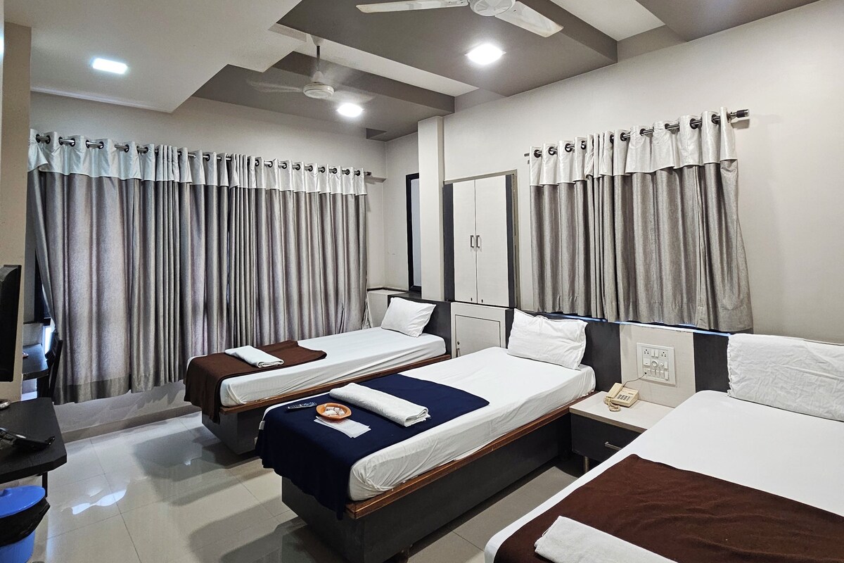 Non-AC Family Room | Desk, free WiFi