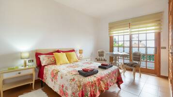 Iron/ironing board, WiFi, bed sheets, wheelchair access