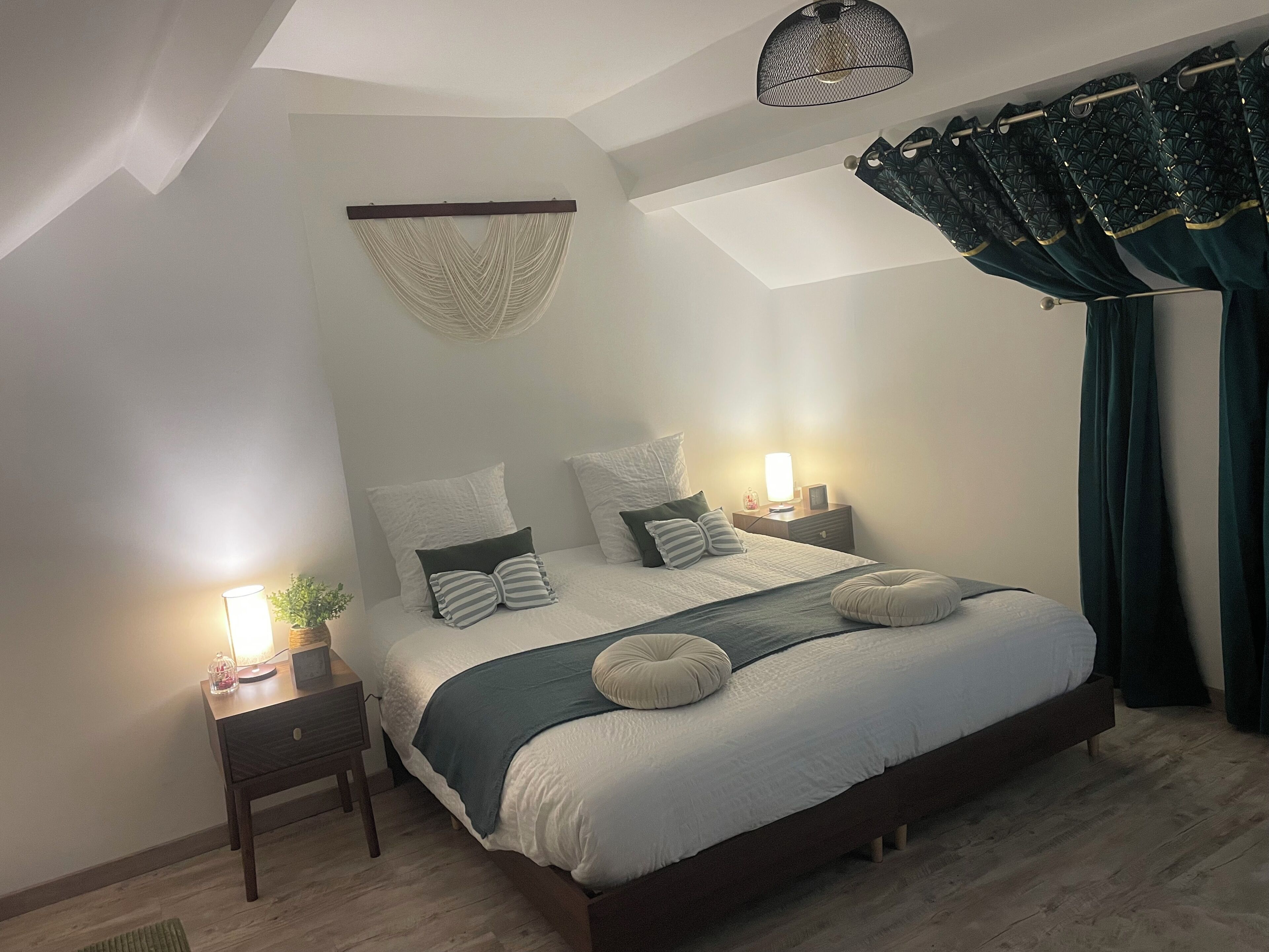 2 slaapkamers, een strijkplank/strijkijzer, reisbedje, gratis wifi