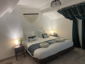 2 slaapkamers, een strijkplank/strijkijzer, reisbedje, gratis wifi
