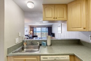 Interior - Ormond Beach, Ocean View, Balcony, Beach Access (Ormond Beach)