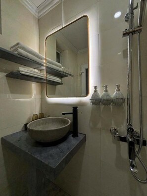 Bathroom - Twin Room with Garden View (Hà Nội)