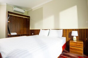 Room - Double Room with Lake View (Hà Nội)