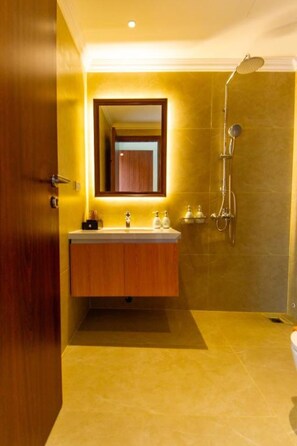 Bathroom - Double Room with Lake View (Hà Nội)
