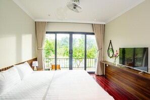 Room - Double Room with Lake View (Hà Nội)