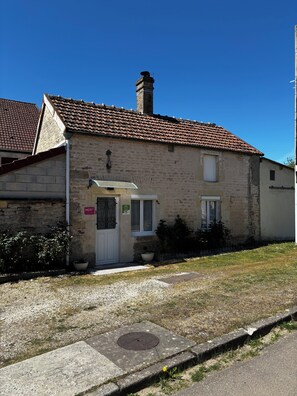 Exterior - Vrbo Property (Châteauvillain)