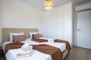 Iron/ironing board, free WiFi, bed sheets - Marina Búzios I - Vilamoura Marina with pool by HD (Vilamoura)