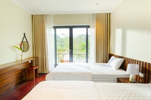 Room - Twin Room with Lake View (Hà Nội)