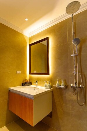 Bathroom - Twin Room with Lake View (Hà Nội)