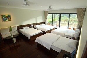 Room - Family Room with Lake View (Hà Nội)