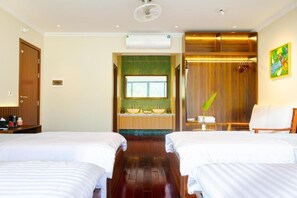 Room - Family Room with Lake View (Hà Nội)