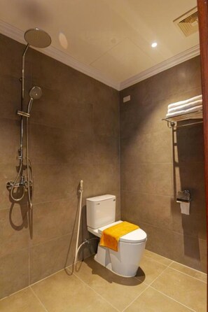 Bathroom - Family Room with Lake View (Hà Nội)