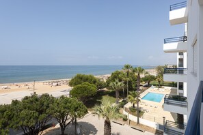 Property grounds - Oceanides - Sea front with pool by HD (Quarteira)