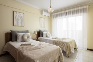 Iron/ironing board, free WiFi, bed sheets - Oceanides - Sea front with pool by HD (Quarteira)