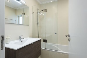 Hair dryer, towels - Mourabel - Condominium with pool by HD (Vilamoura)