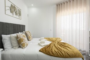 Iron/ironing board, free WiFi, bed sheets - Espadarte - Sea view by HD (Quarteira)