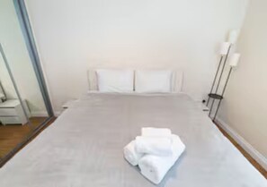 1 bedroom, iron/ironing board, free WiFi, bed sheets - Stylish Central London Flat with Garden - Pass the Keys (London)