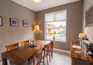 Dining - Luxury 3 Bed House in Giffnock. Big Garden & Drive - Pass the Keys (Glasgow)